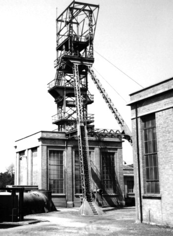 Le chevalement du puits Barrois. Hauteur : 27,70 mtres